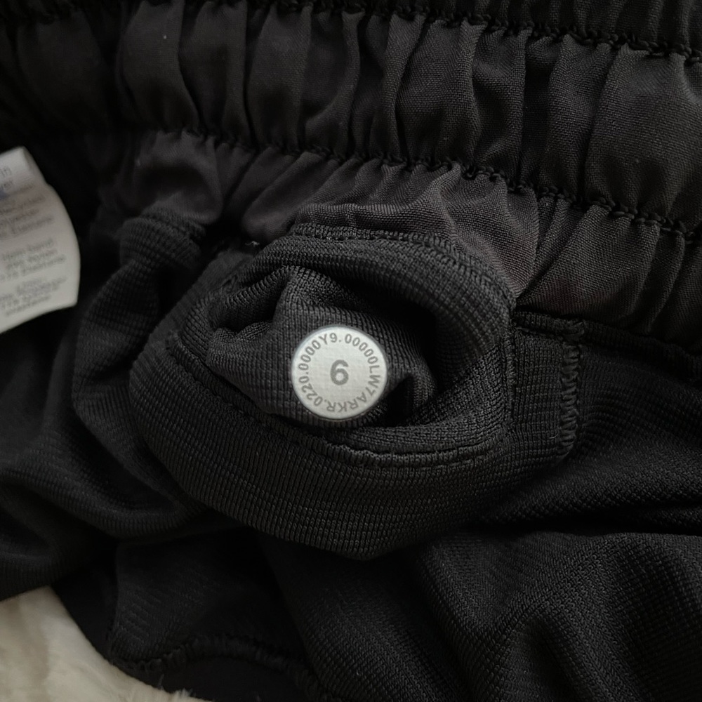 Lululemon Black Hotty Hot Short II *2.5" 6 - Picture 8 of 9